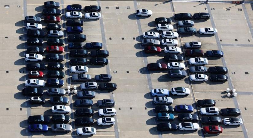 Balhé az Egyesült Államokban: 52 millió autót akar visszahívni a hatóság, kiakadtak a gyártók