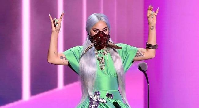 Egy szál bugyiban szexizik Lady Gaga – azt reméli, ez majd többet hoz a konyhára