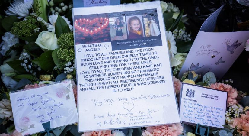 Álhírek és szélsőségesek szítják a tüzet a megkéselt gyerekek tragédiája után Nagy-Britanniában