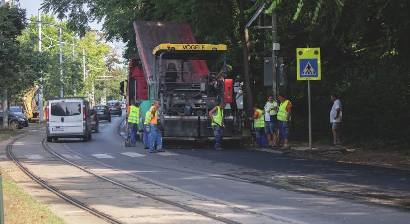 Félpályás útlezárások lesznek a Nagyerdei körúton Debrecenben