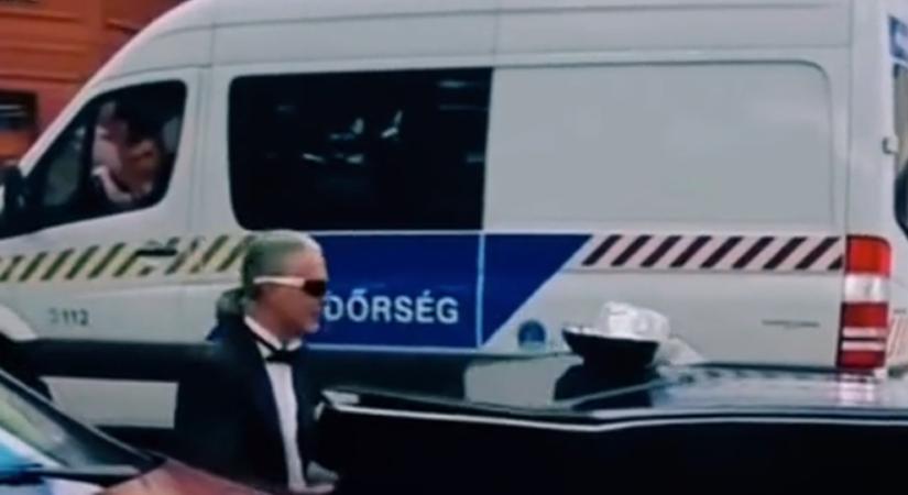 Magyar rendőr nem nézett még úgy „autósra”, mint erre a zongoristára