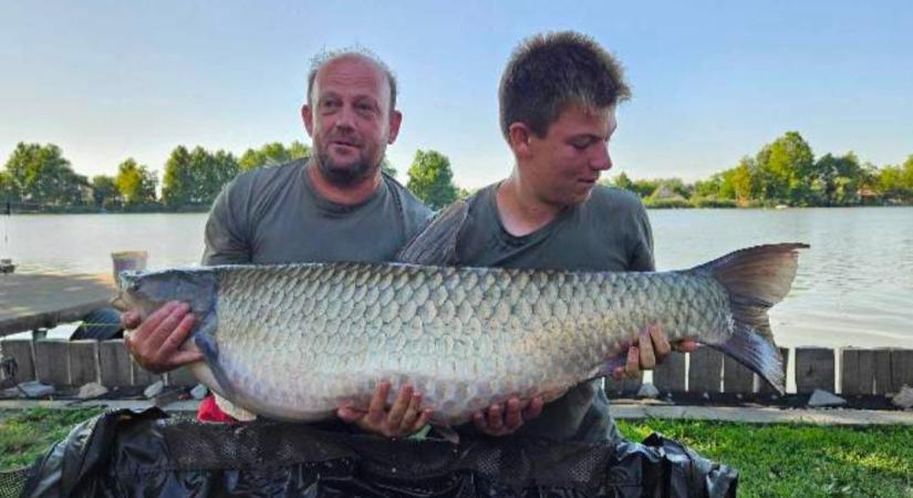 Nagy fogás: fagyival akasztott egy kapitális amurt József