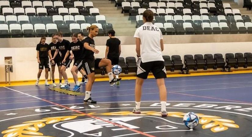 Megkezdték a felkészülést a DEAC női futsalosai