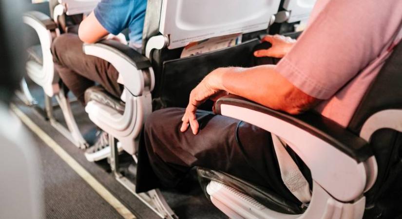 Kié a középső ülés két karfája egy repülőn? 8 illemszabály a gépen, amit sokan rosszul tudnak