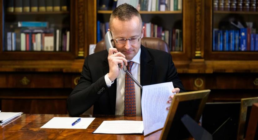 Szijjártó telefonon egyeztetett az Európai Bizottság alelnökével az olajszállítási blokádról