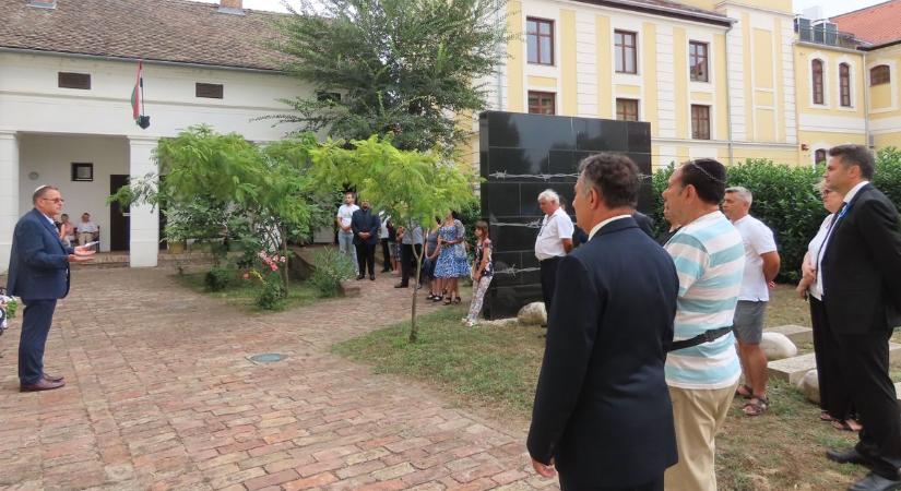 A roma holokauszt áldozataira emlékeztek Hódmezővásárhelyen