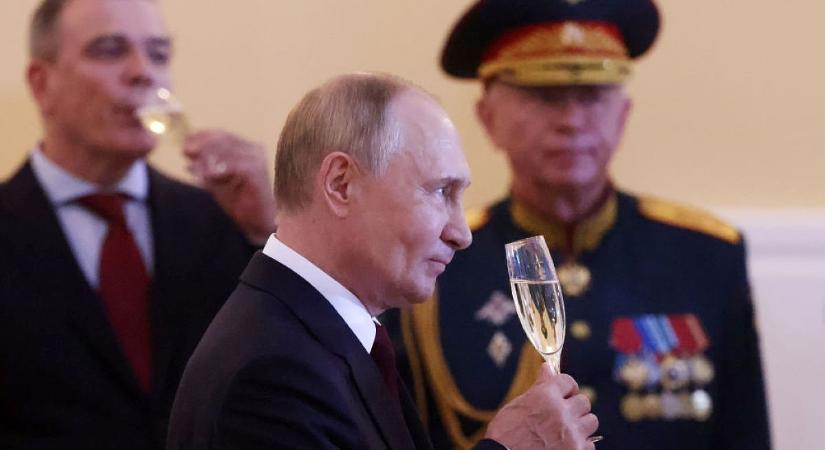 Amerika ugyan ünnepel, de Putyin járt jobban a fogolycserével