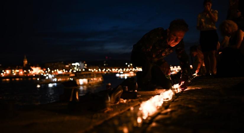 A Duna-parton emlékeztek a roma holokauszt 80. évfordulójára