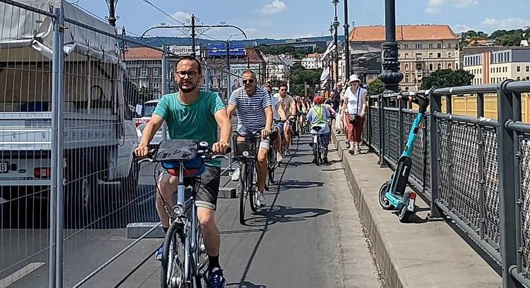 Rendszeres konfliktusokra hívta fel a figyelmet a Kerékpárosklub a Margit hídon