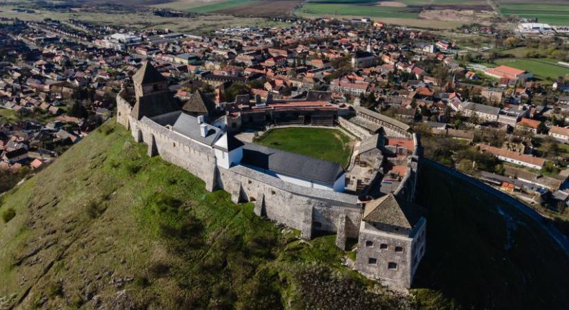 Applikáció segíti a magyar várak és kastélyok szerelmeseit