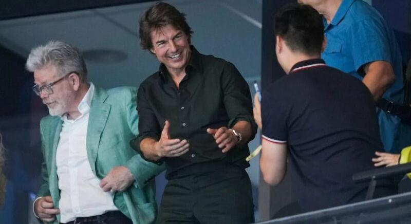 Tom Cruise egy siklóernyős ugrással zárhatja majd a párizsi olimpiát