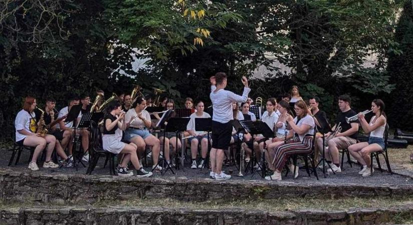 A Művészetek Völgyében zenélt és táborozott a csökmői zenekar