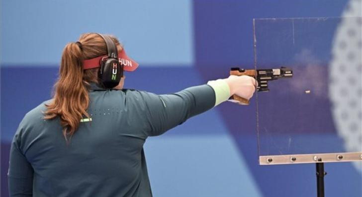 Major Veronika bronzérmes női sportpisztolyban