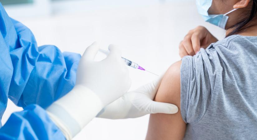 Fontos kutatás jelent meg a Covid-vakcinákról: téged is érint, ha minimum két dózist kaptál