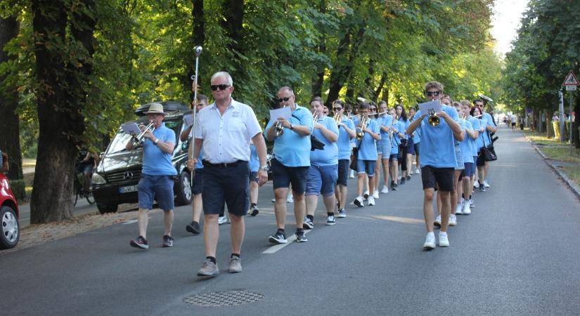 Filmslágerek a Balaton partján – Vendégünk Kiss Tamás, a Zalai Balaton-part Koncertfúvós Zenekar karnagya