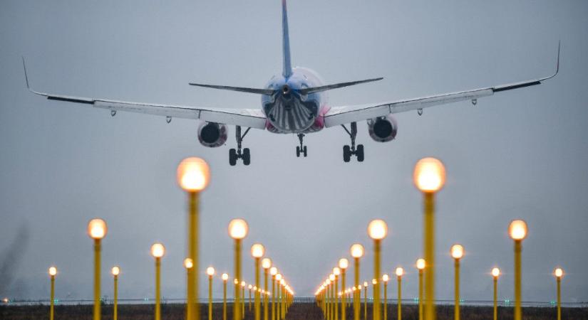 Több mint 300 milliós büntetést kapott a Wizz Air