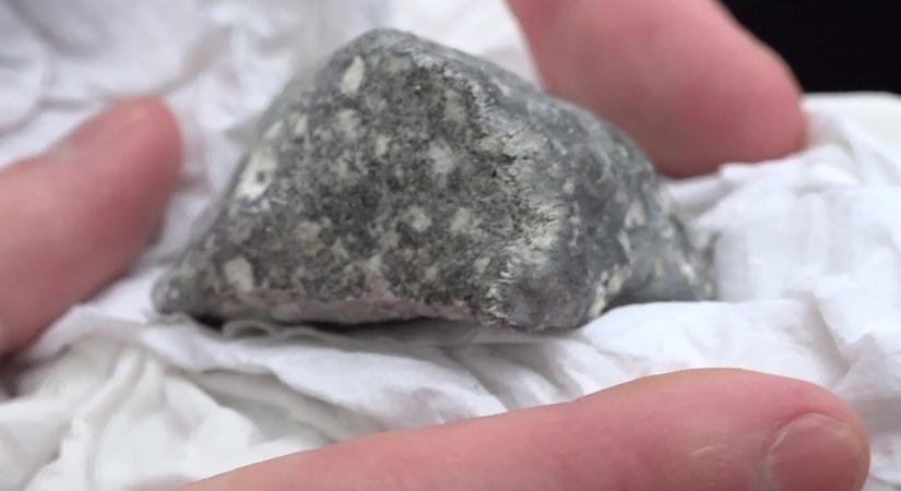 Négy és fél milliárd éves a Berlin mellett talált záptojásszagú meteorit
