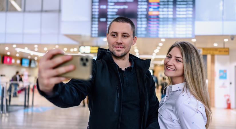 Így teheti tönkre a nyaralásodat egy reptéren lőtt szelfi