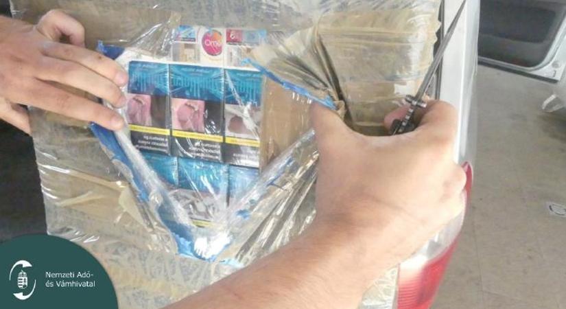 Több ezer doboz csempészcigarettát találtak Tiszaszigeten és Röszkén