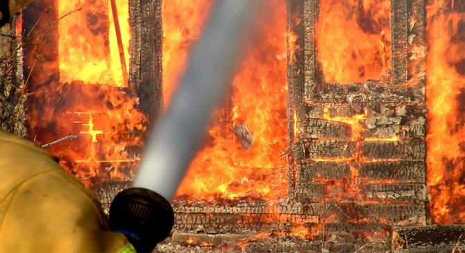 Tűz keletkezett egy pagodában Esztergom-Kertvárosban