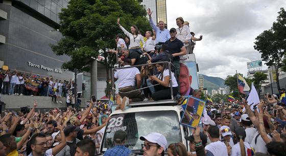 Az Egyesült Államok után több dél-amerikai ország is az ellenzéki jelölt győzelmét ismeri el Venezuelában