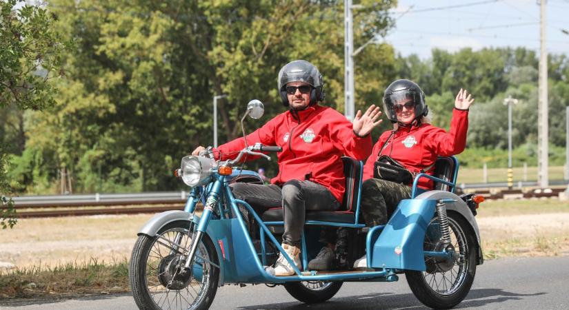 Veterán motorok, buszok, autók a Balatonnál (képgaléria)