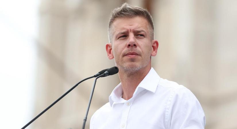 Magyar Péter Szentendrén ütötte el az időt: lángosozott és sörözött a TISZA Párt elnöke
