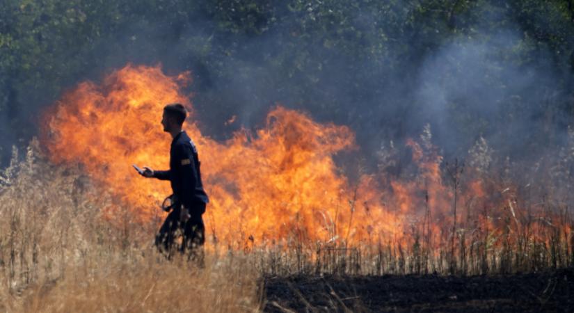 Megkezdték a beavatkozást a magyar tűzoltók Észak-Macedóniában