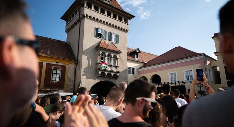 „Üsd tökön!”, szólt a taktikai utasítás Hámori Lucának a kőszegi Jurisics téren