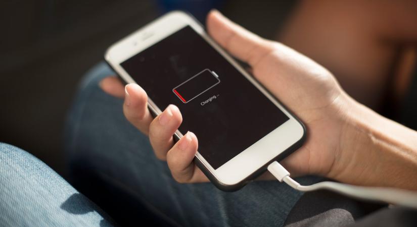 Gyorsabban töltő, tartósabb akkumulátorokkal támad a OnePlus