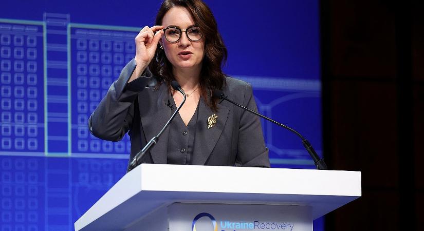 Zelenszkij „hófehér” üdvöskéje: fiatal közgazdász nő lehet Ukrajna megmentője?