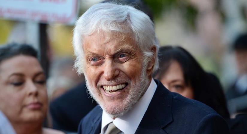 12 éve vette el élete szerelmét Dick Van Dyke – Felesége 46 évvel fiatalabb a színészlegendánál