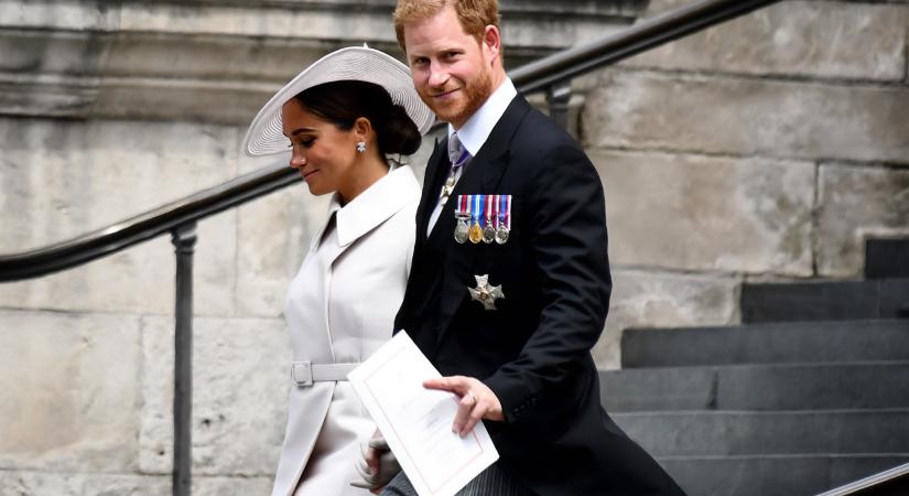 Súlyos döntést hozott meg Károly király: innen tiltotta ki Harry herceget és Meghan Markle-t