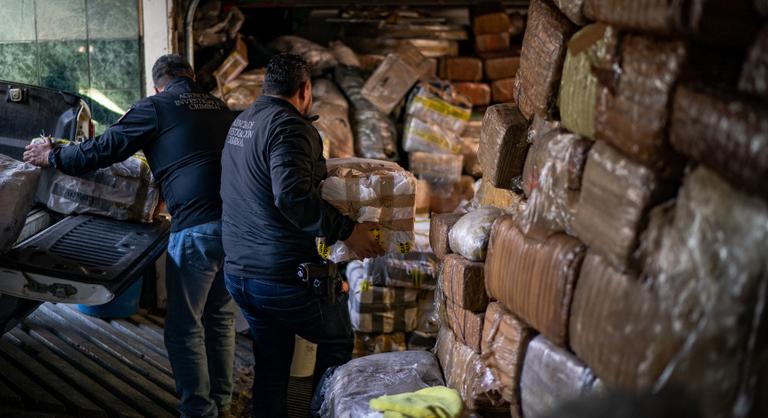 Több száz mexikóinak kellett menekülnie a drogkartellek „kényszertoborzása” elől