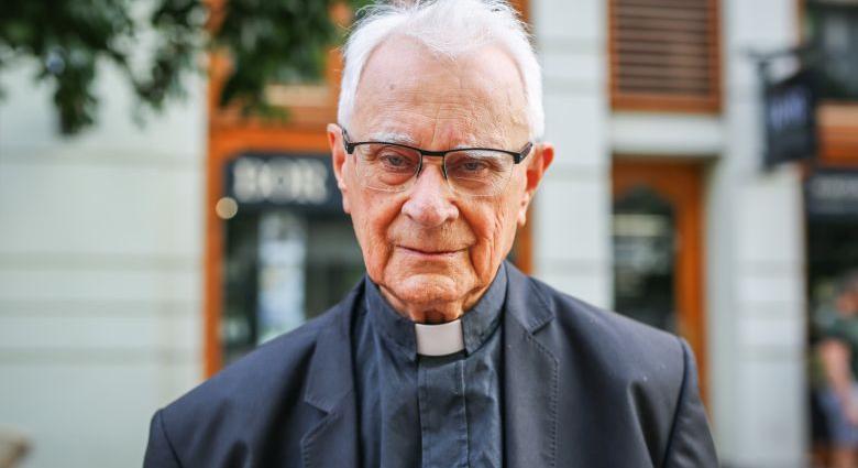 Elment Gyulay Endre püspök