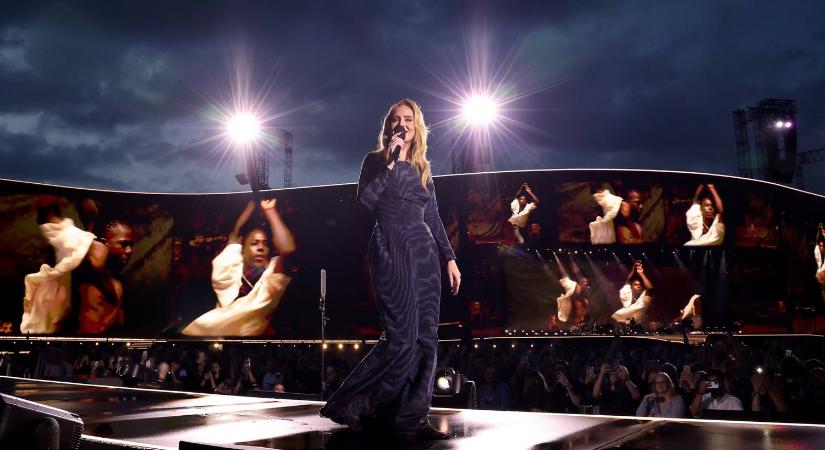 Adele felfüggesztette müncheni koncertjét, hogy megtekinthesse az olimpiai női 100 méteres futás döntőjét - videó