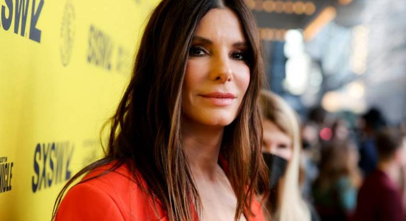 A 60 éves Sandra Bullock így éli az életét nagy szerelme halála után: komoly lépésre szánta el magát