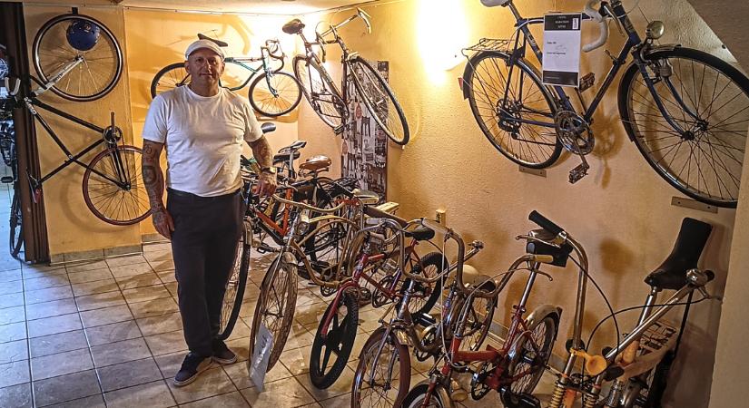 Válóra vált az álom: a bicikligyűjtő megnyitotta Debrecen első kerékpármúzeumát
