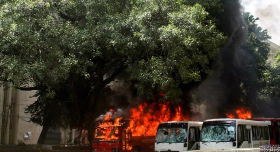 23 tüntetőt öltek meg vasárnap a bangladesi rendőrök