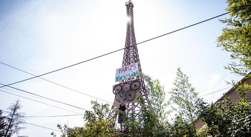 A csabai Eiffel-torony olimpiai ötkarikát kapott biciklikerekekből
