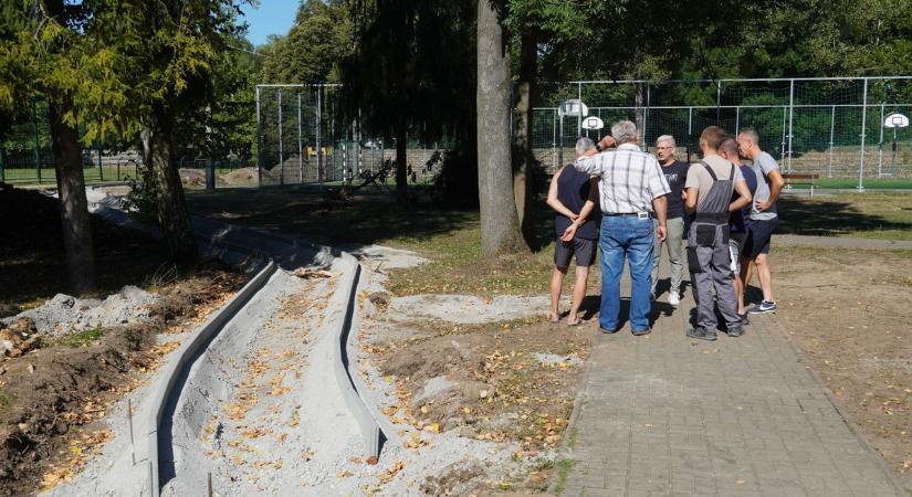 Dolgoznak az ózdi stadionban és a parkban is - képekkel, videóval