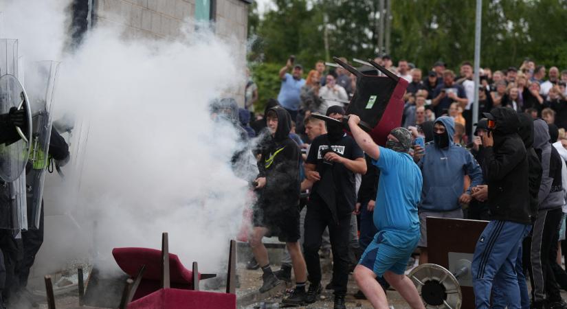 Rotherhamben pogromhangulat alakult ki egy bevándorlók lakta szálloda körül