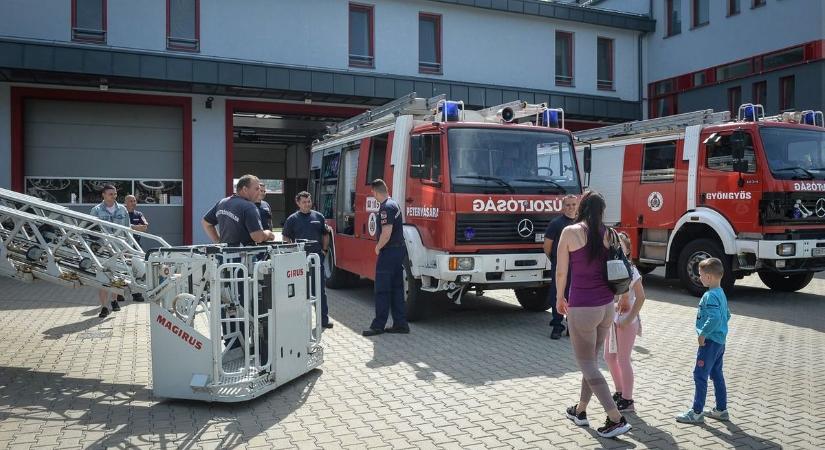 Több száz millió forintra pályázhattak a tűzoltóságok