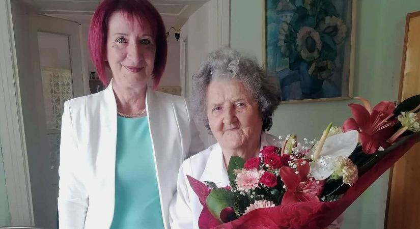 A 90 esztendős Marika nénit köszöntötték Mezőszentgyörgyön