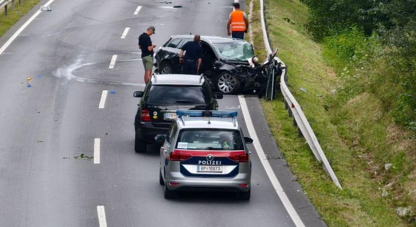 Borzalmas karambolt Ausztriában: egy 48 éves magyar nő halt meg