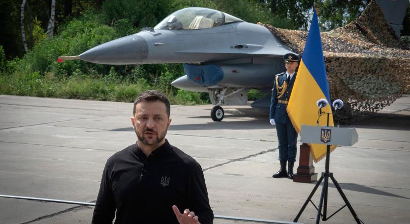 Zelenszkij: Megérkeztek az első F-16-osok Ukrajnába