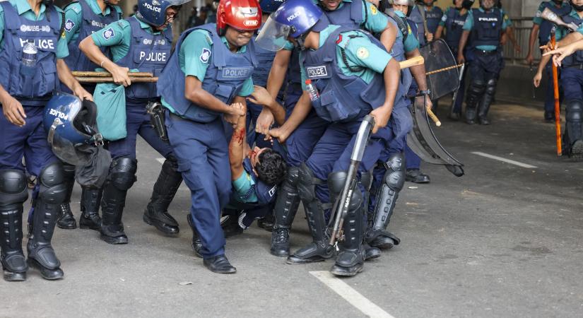 Legalább 76 halálos áldozata van Bangladeshben a kormányellenes tüntetéseknek