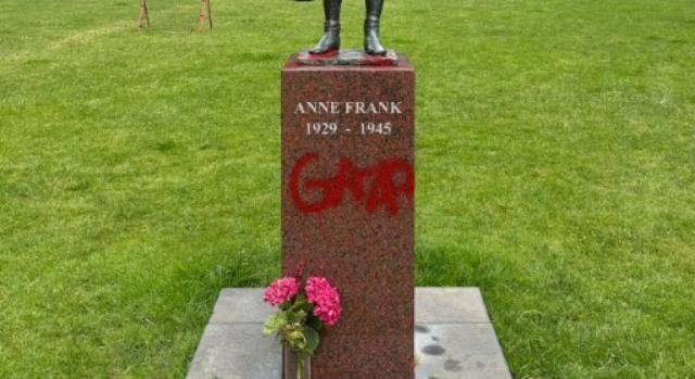 “Szabad Gáza” feliratot festettek Anne Frank amszterdami szobrának talapzatára