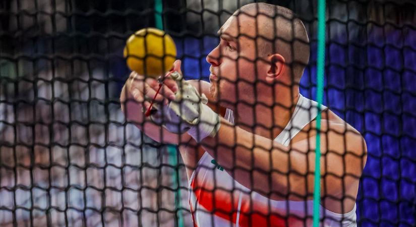 Gigadobással indult Halász Bence döntője, Budapest bajnoka nem ad esélyt
