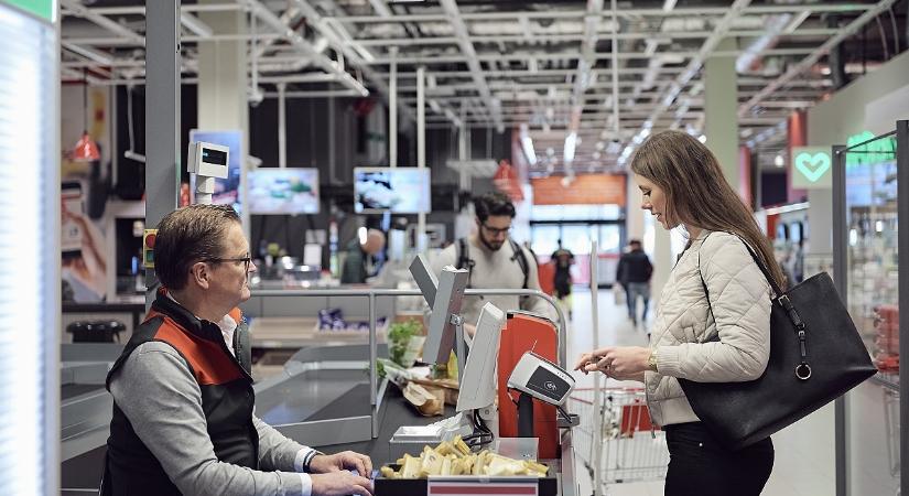 Külföldre menekülnek a magyar boltok alulfizetett dolgozói